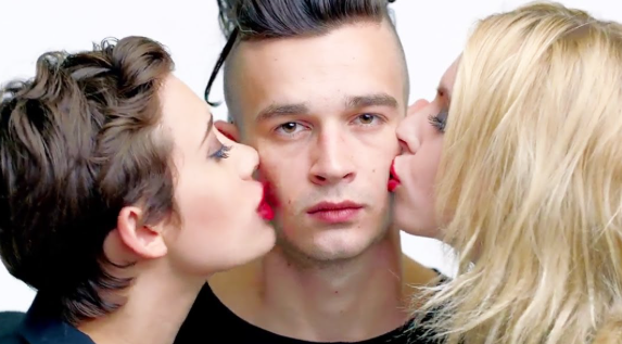 makna-lagu-girls-the-1975