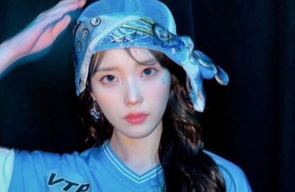 Review Makna Lagu Celebrity: Tekanan Selebriti ala IU