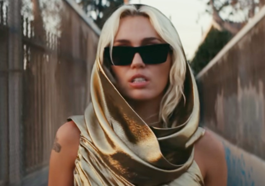 Review Makna lagu Flowers: Merayakan Diri Sendiri