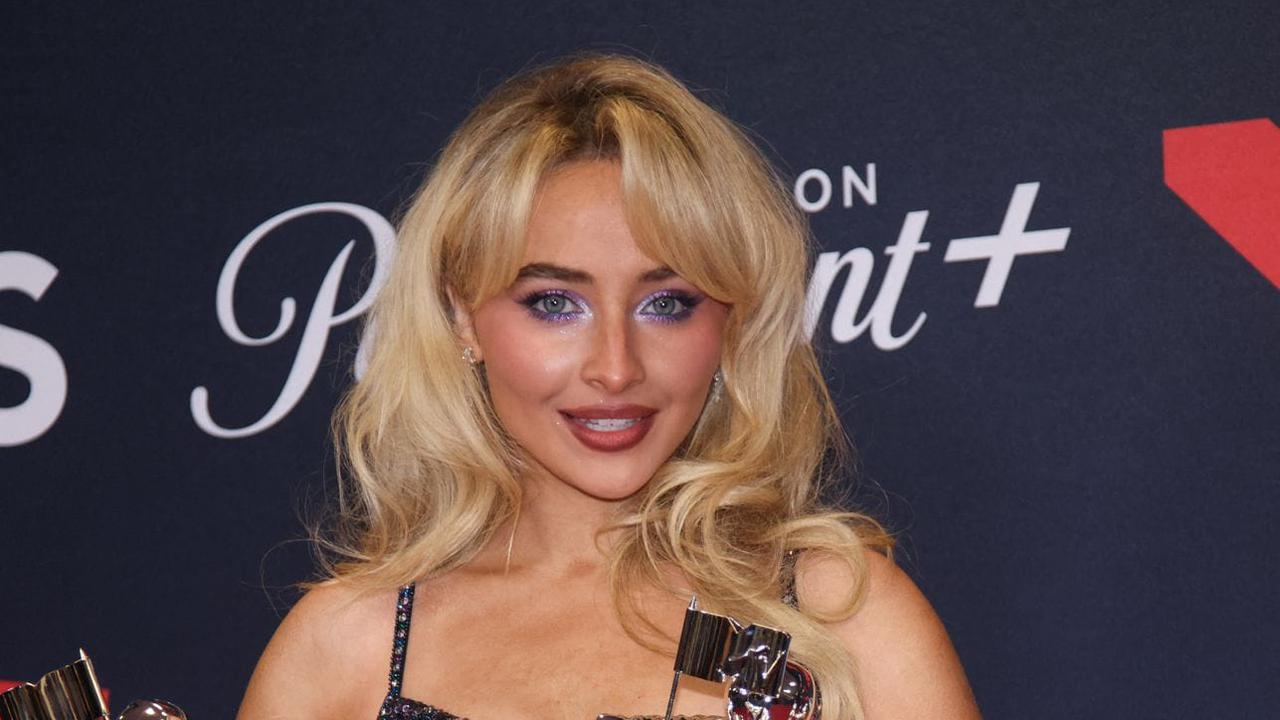 Rahasia Kesuksesan Lagu Viral Sabrina Carpenter di 2026