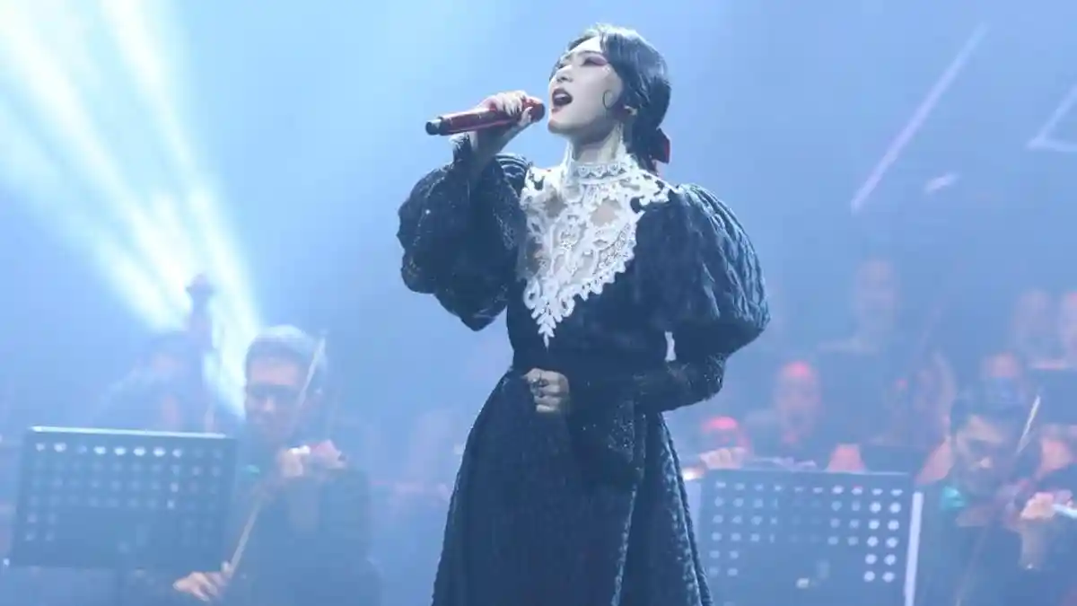 Penyanyi Isyana Sarasvati Gelar Konser Simfoni Metal Megah